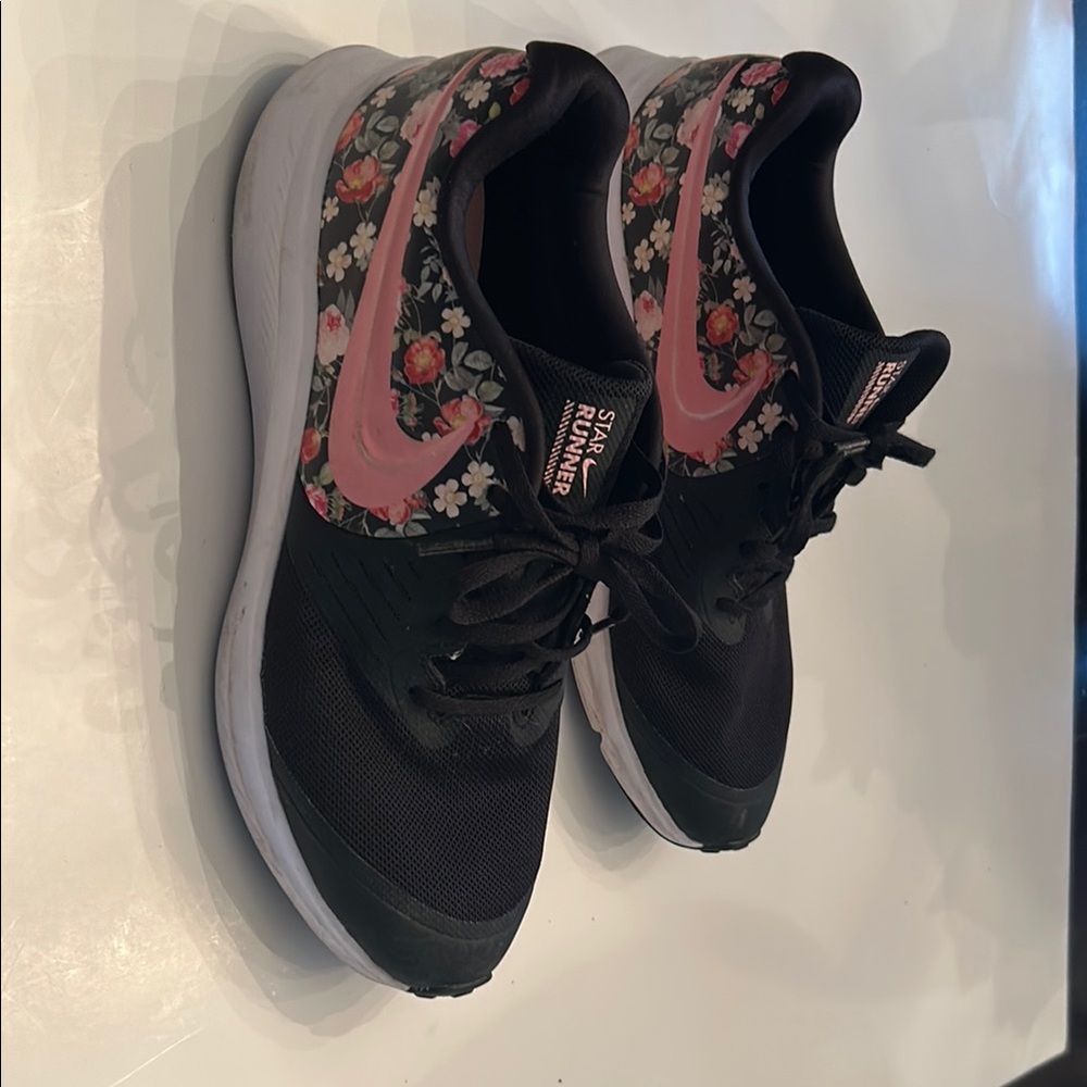 Nike Women's Floral Black Running Shoes